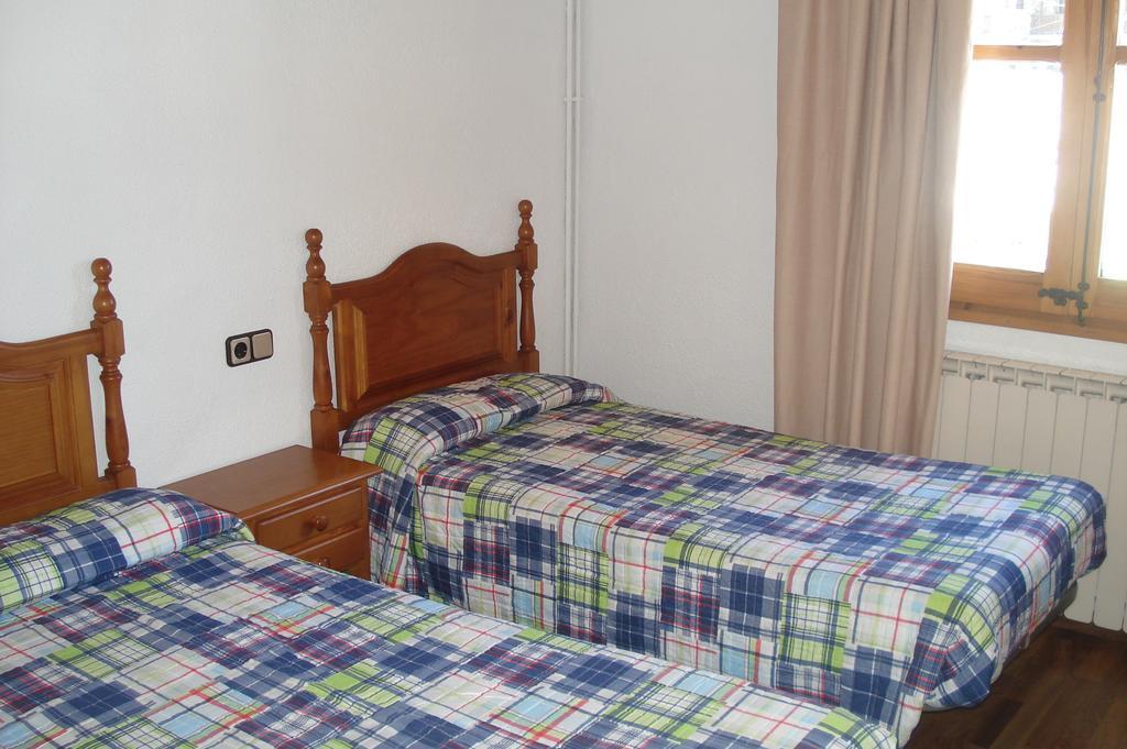 Apartaments Pont Romanic Еспот Стая снимка