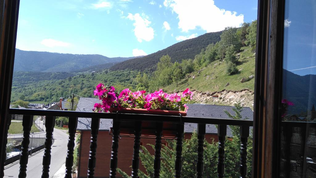 Apartaments Pont Romanic Еспот Екстериор снимка