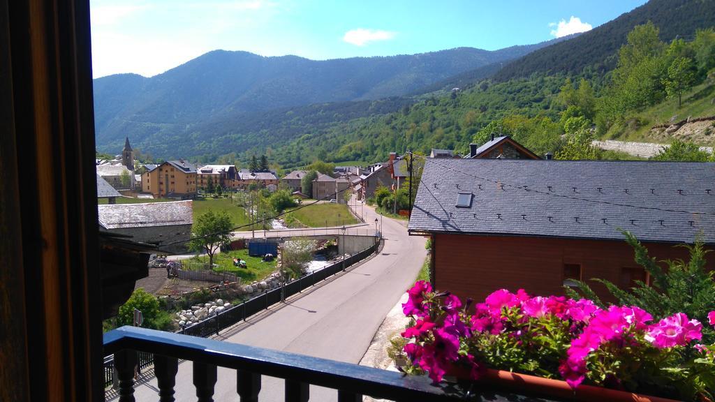 Apartaments Pont Romanic Еспот Екстериор снимка