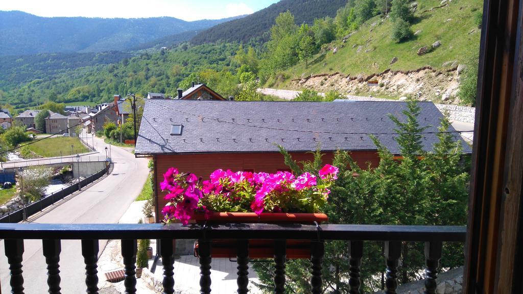 Apartaments Pont Romanic Еспот Екстериор снимка