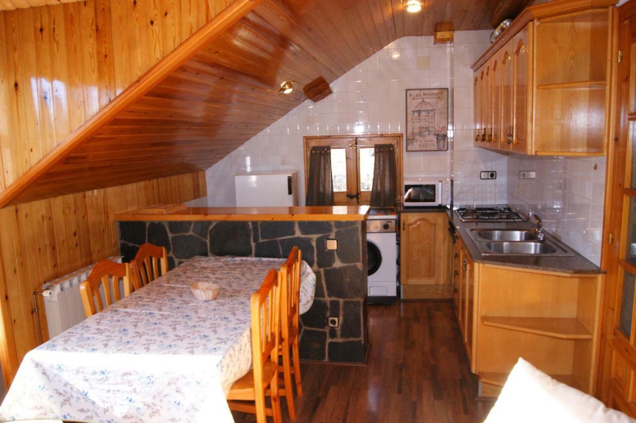Apartaments Pont Romanic Еспот Екстериор снимка