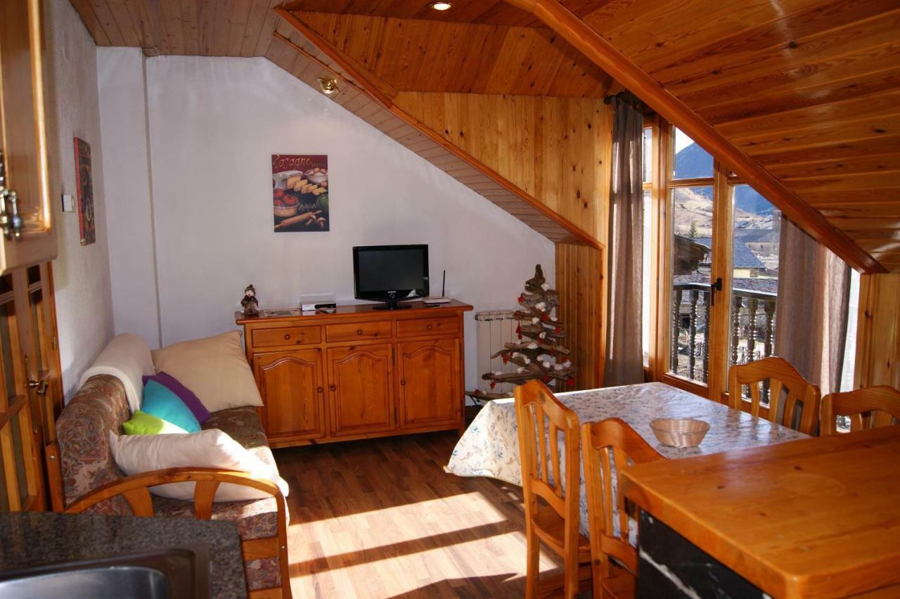 Apartaments Pont Romanic Еспот Екстериор снимка