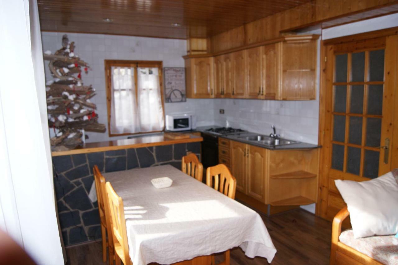 Apartaments Pont Romanic Еспот Екстериор снимка
