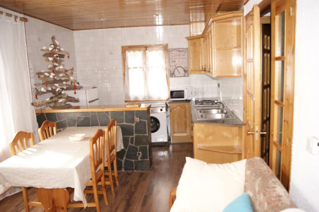 Apartaments Pont Romanic Еспот Екстериор снимка