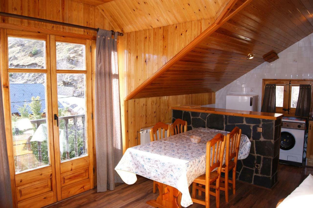 Apartaments Pont Romanic Еспот Екстериор снимка