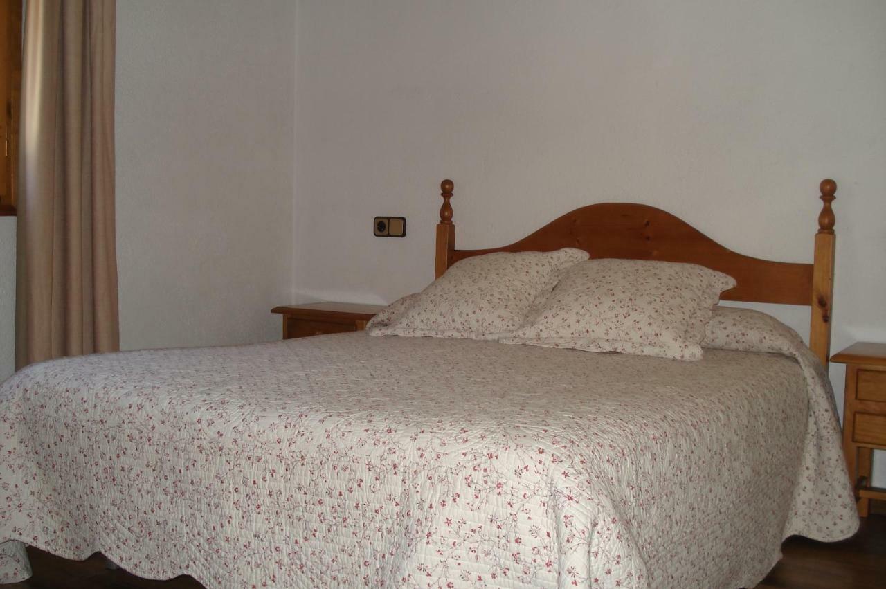 Apartaments Pont Romanic Еспот Екстериор снимка