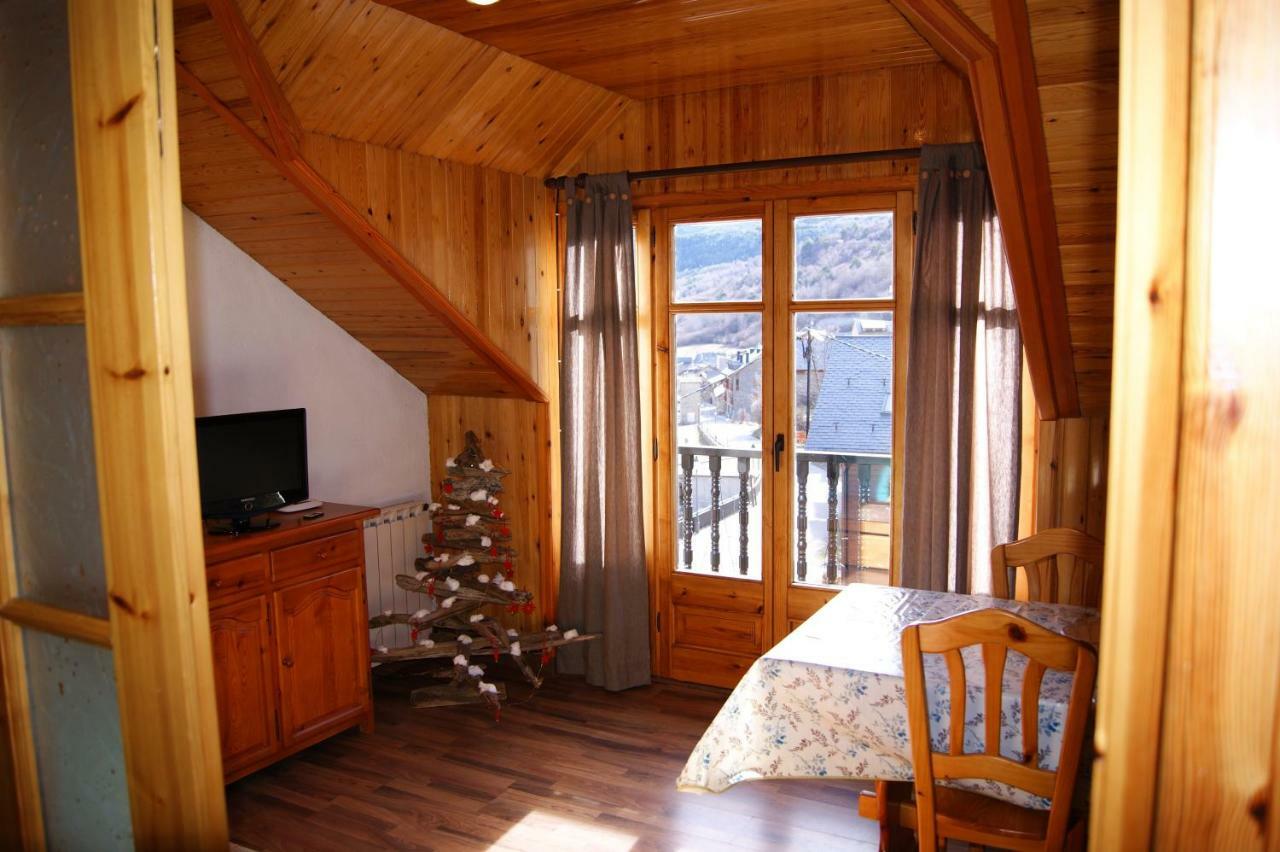 Apartaments Pont Romanic Еспот Екстериор снимка
