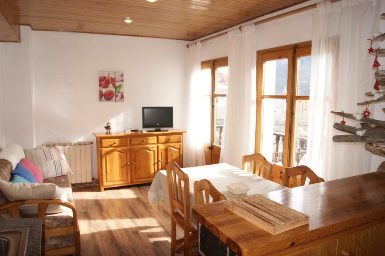 Apartaments Pont Romanic Еспот Екстериор снимка