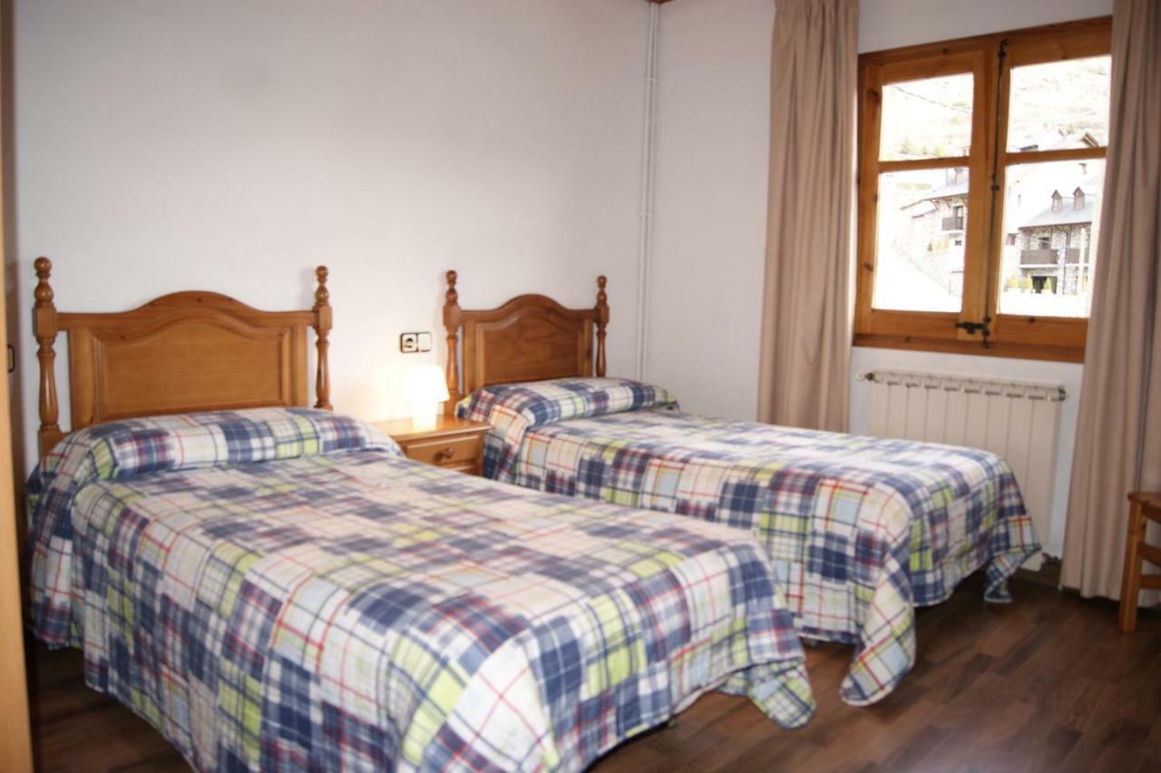 Apartaments Pont Romanic Еспот Екстериор снимка
