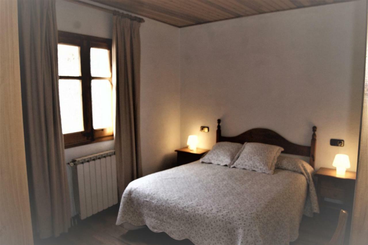 Apartaments Pont Romanic Еспот Екстериор снимка